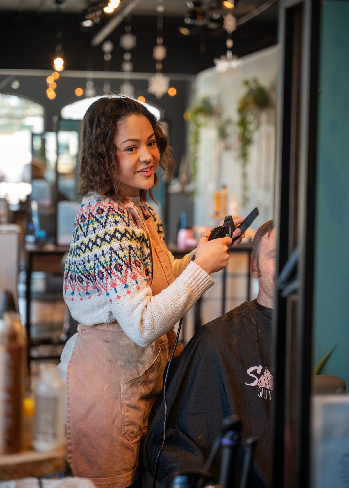 Katlynn styling a guest at SALT Salon + Spa in Antioch, IL